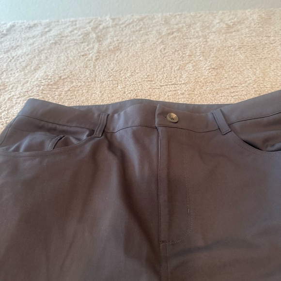 Vuori MetaTwill Pant Athletic Slim Size 36x30” Color Gray V4021-S - Picture 5 of 14